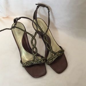 Embroidery heel size 7